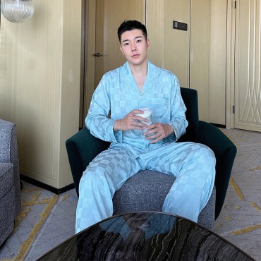 Long sleeved mens ch...